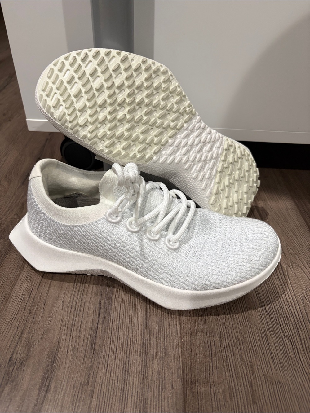 Allbirds Dasher. Women's White Knit Lightweight Sneakers women’s size 6.5